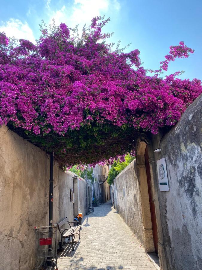 Apartament Lipari Centro Storico Flat 7 Mins From Port Zewnętrze zdjęcie