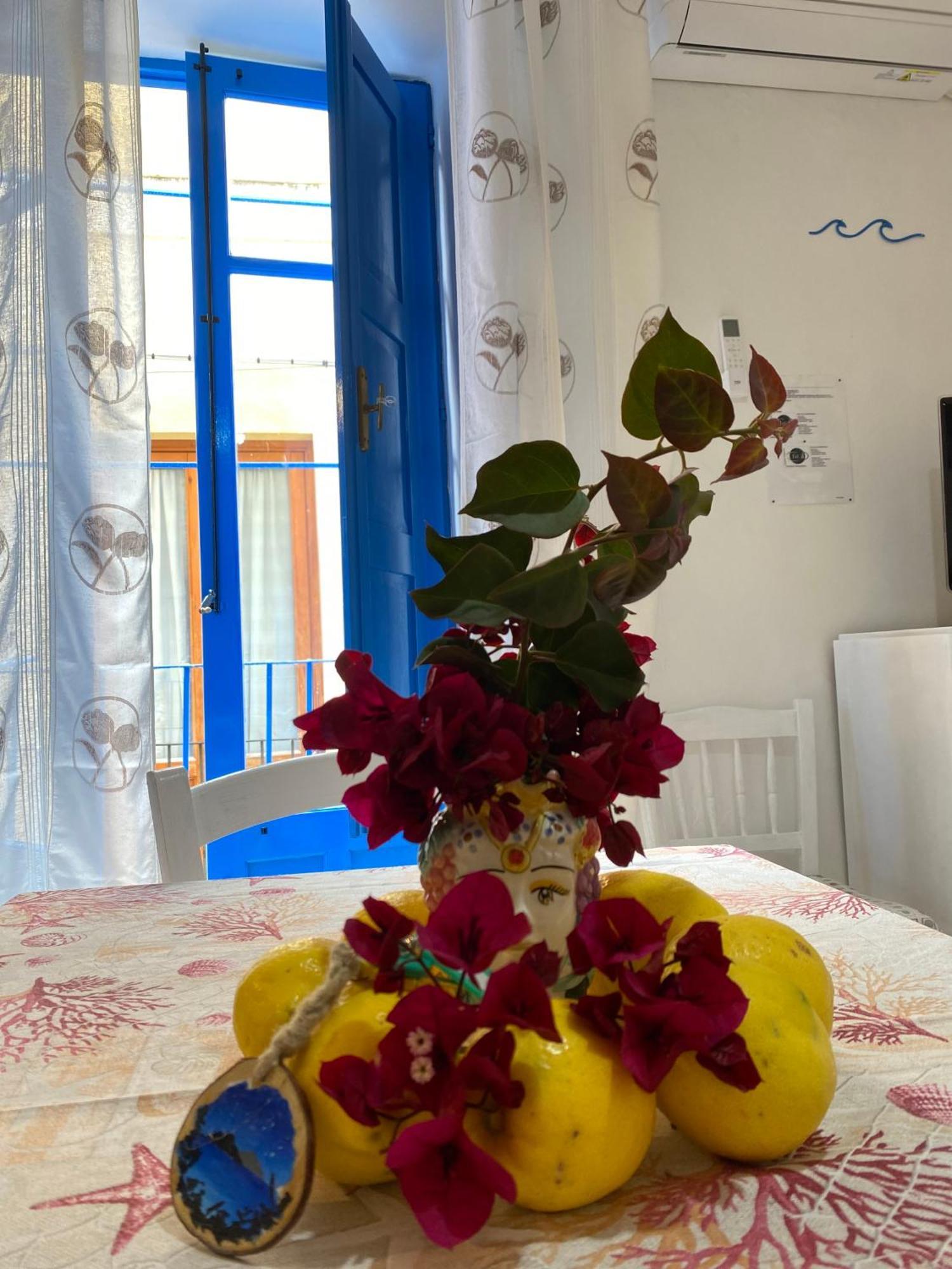 Apartament Lipari Centro Storico Flat 7 Mins From Port Zewnętrze zdjęcie